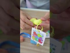 फैक्टरी कस्टम प्लास्टिक खिलौना एलईडी Keychain खिलौना OEM उपलब्ध