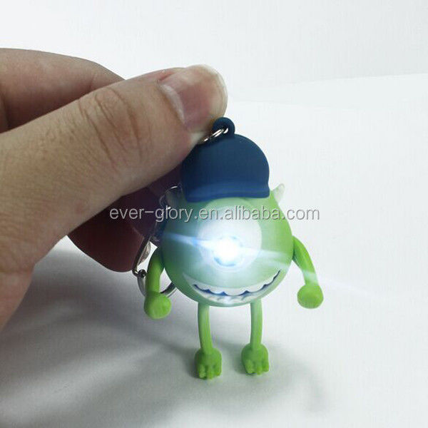 कस्टम विनाइल खिलौना 3 डी एलईडी कार्टून Keychain सामान प्लास्टिक कीरिंग के लिए बैग बनाने